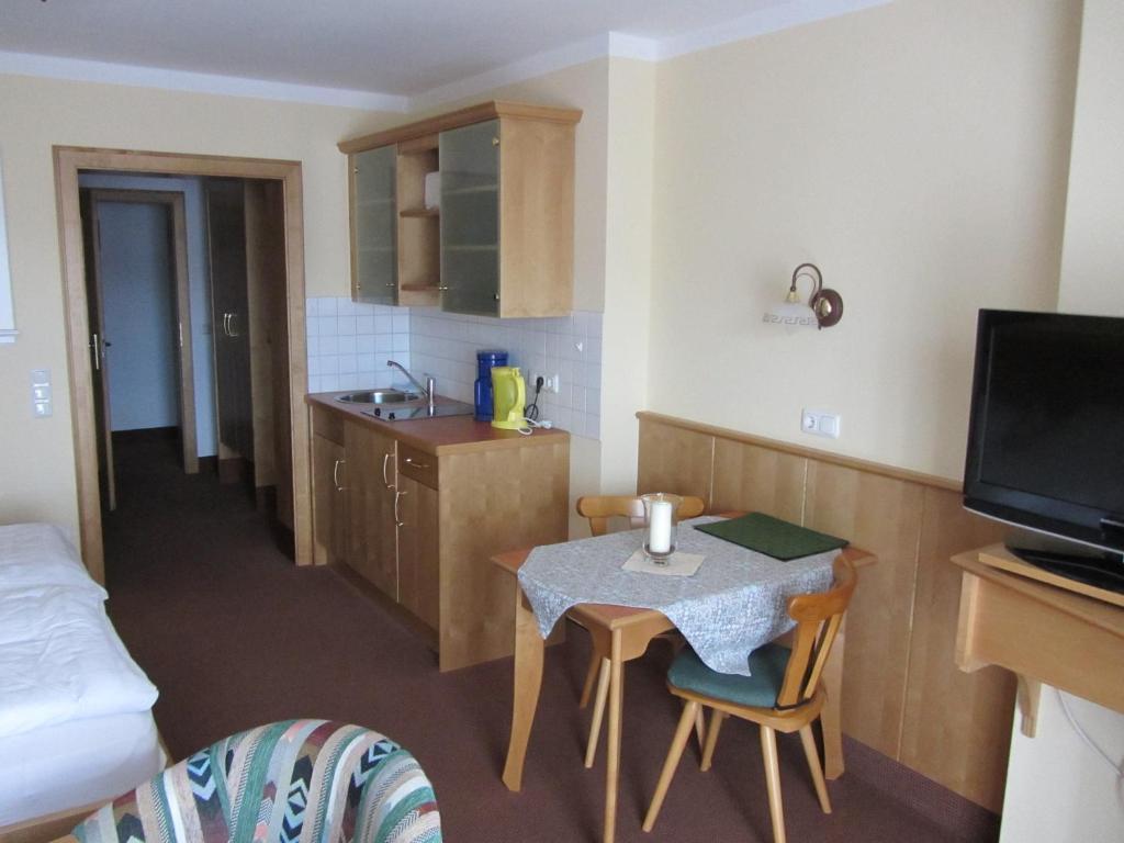 Pension Zur Alten Schmiede Цвізель Номер фото